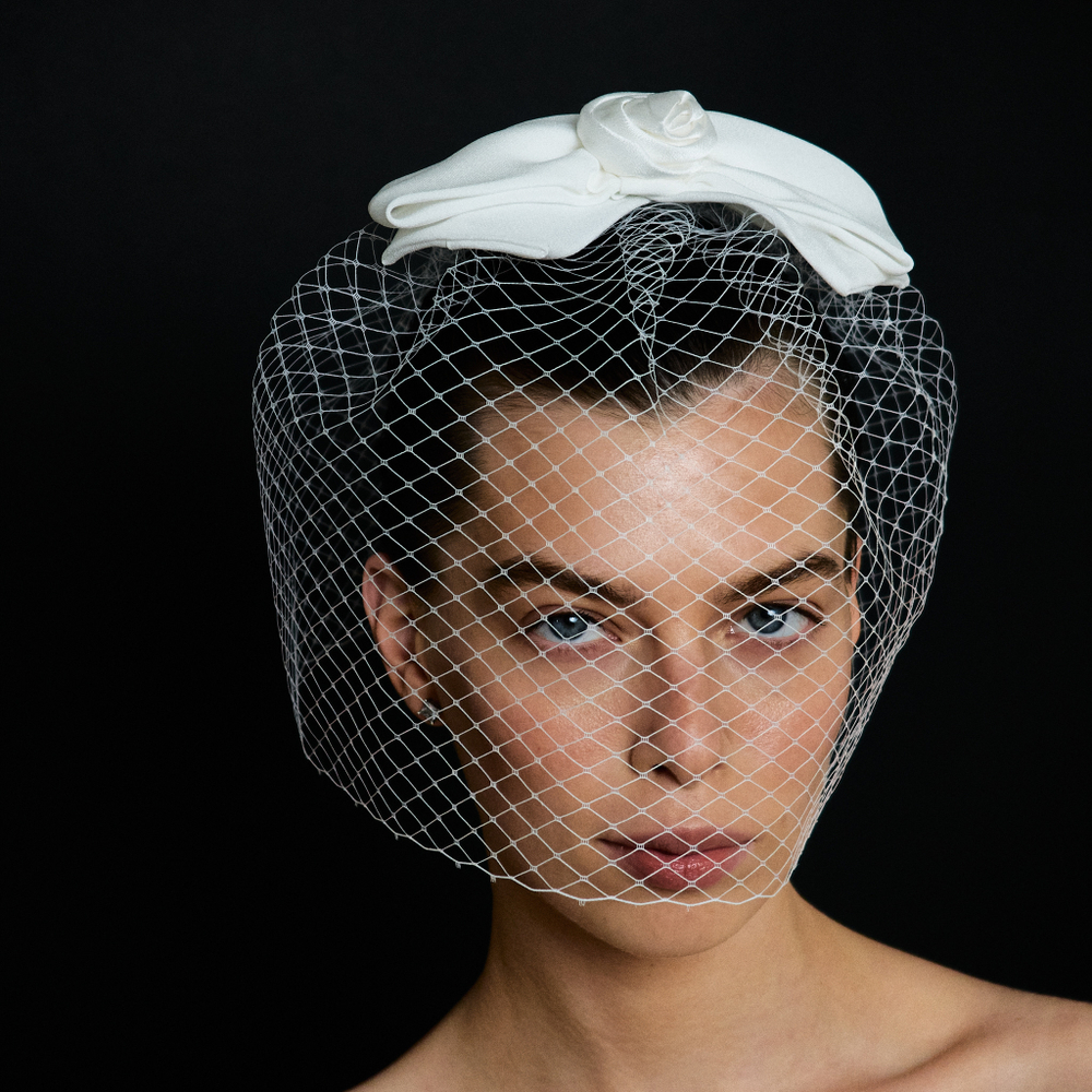 Вуаль круглая с бантом и розой