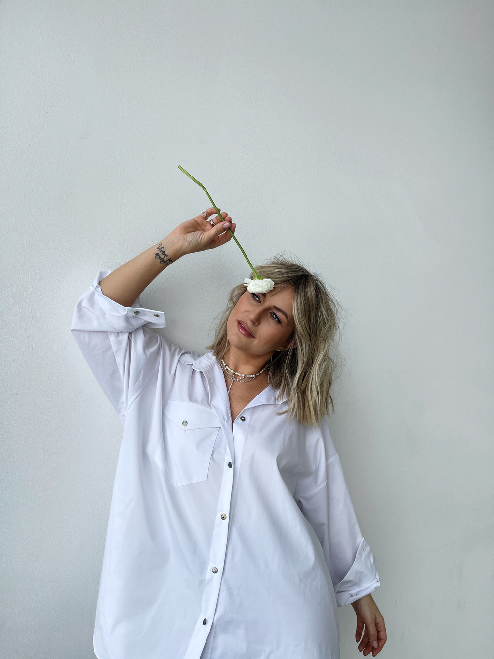 Рубашка с разными пуговицами белая 5