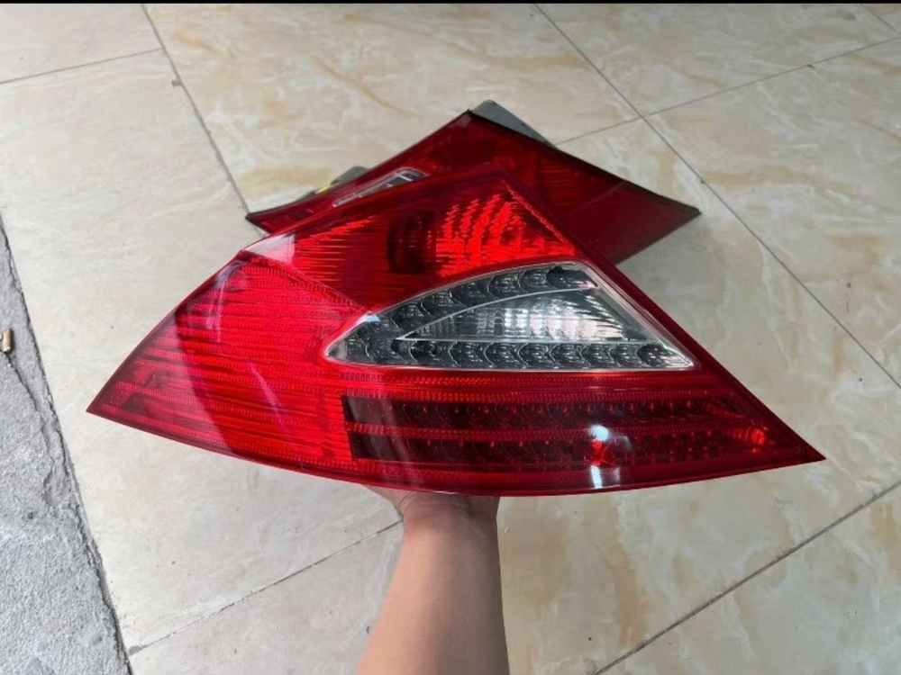 Задние фонари Mercedes-Benz CLS W219 (оригинал,)