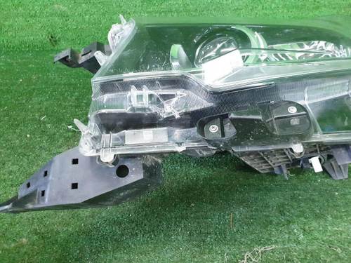 Фара левая Toyota Land Cruiser Prado 150 (2017-н.в.) LED