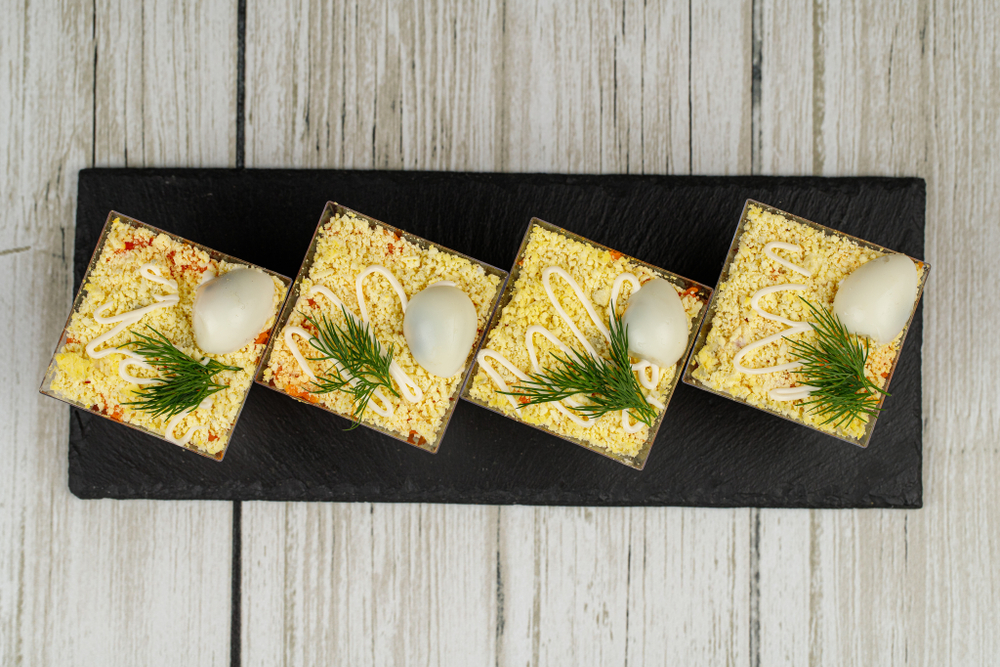 Салат Мимоза с рисом и сыром в пагоде 98гр.