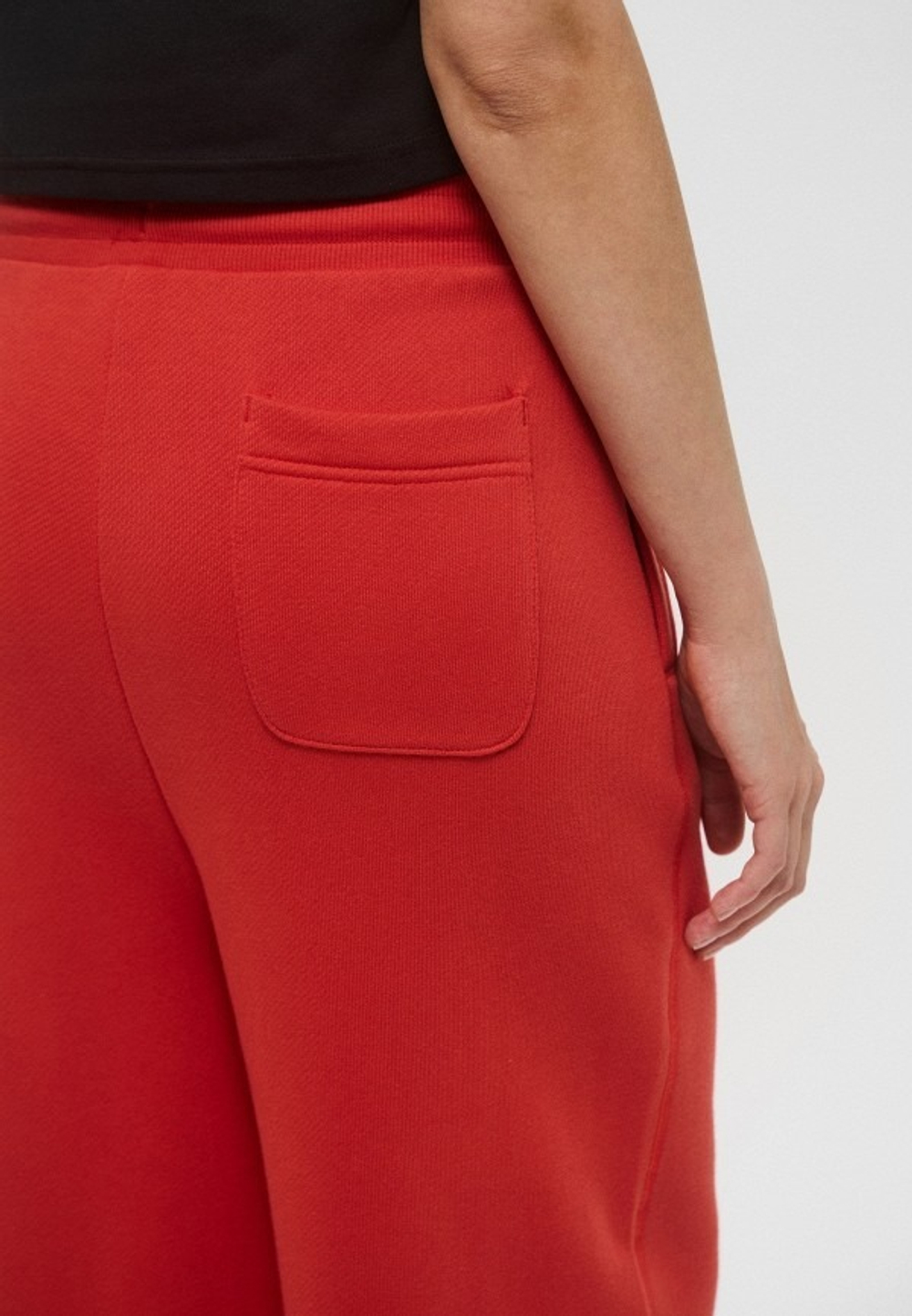 Брюки спортивные женские PUMA PREMIUM ESS Relaxed Sweatpants op