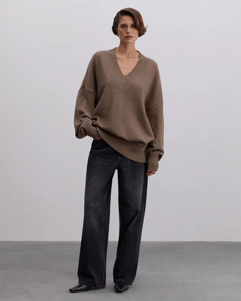 Темно-серые джинсы с высокой посадкой