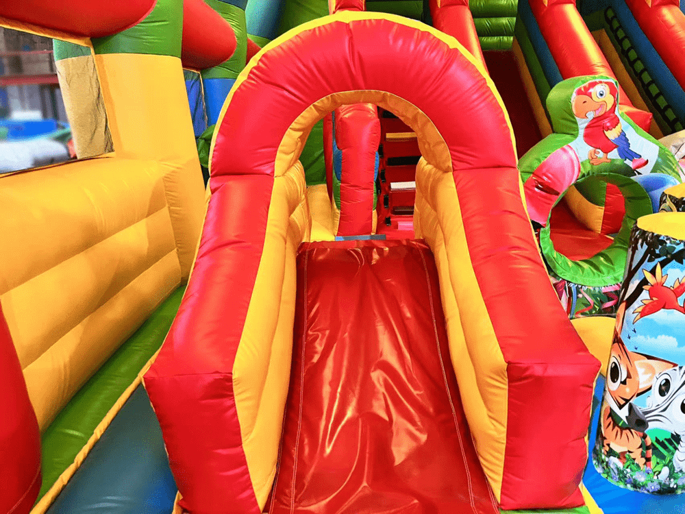 Надувной батут "Страна Сафария" с крышей и высокими горками 11*8*6 м