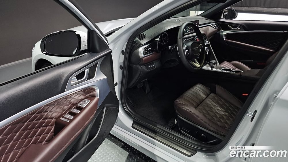 Genesis The New G70 Бензин 2.0T 4WD (04.2022)