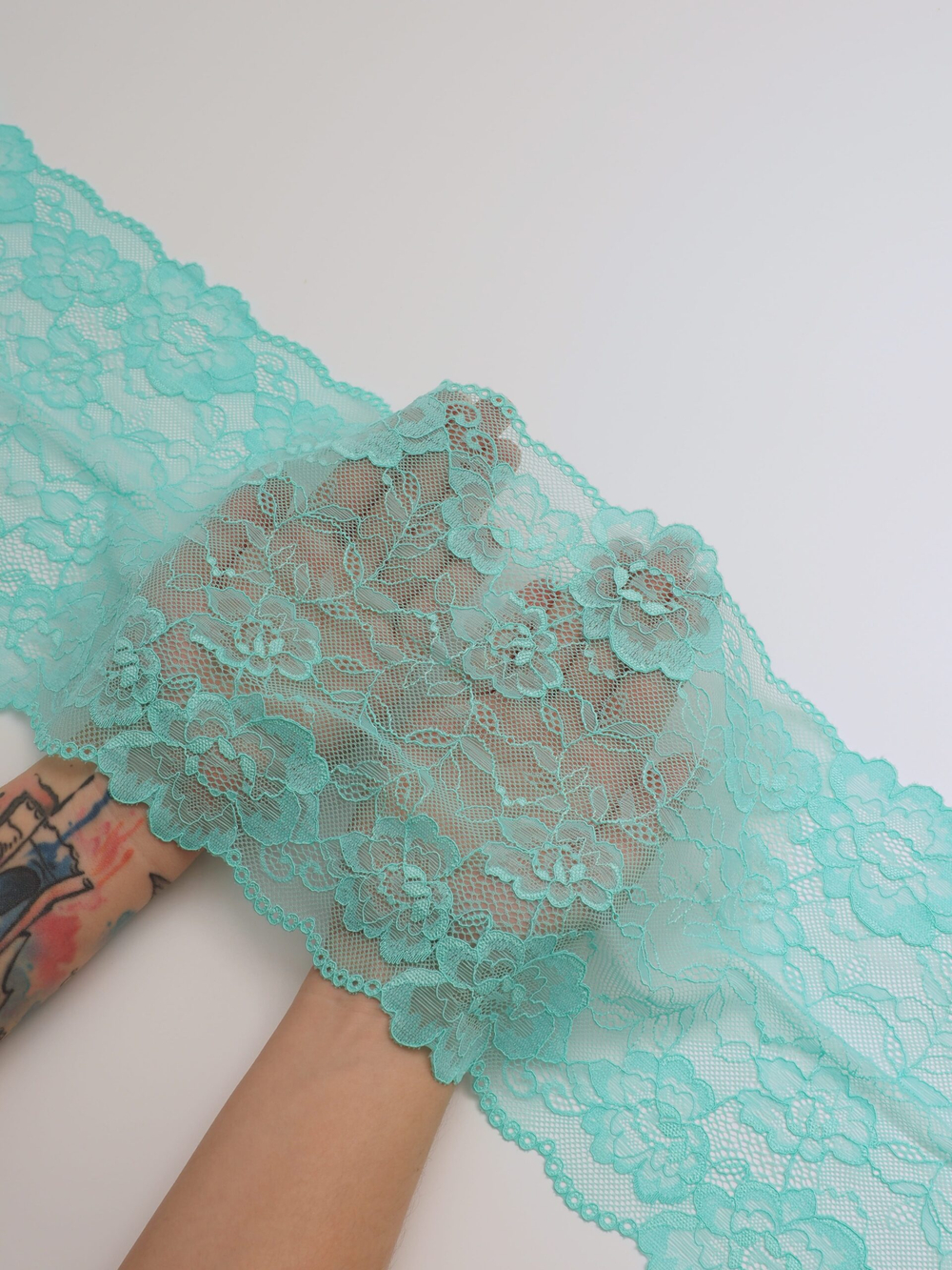 Эластичное кружево ментоловое (ярче резинок) ширина 20 см