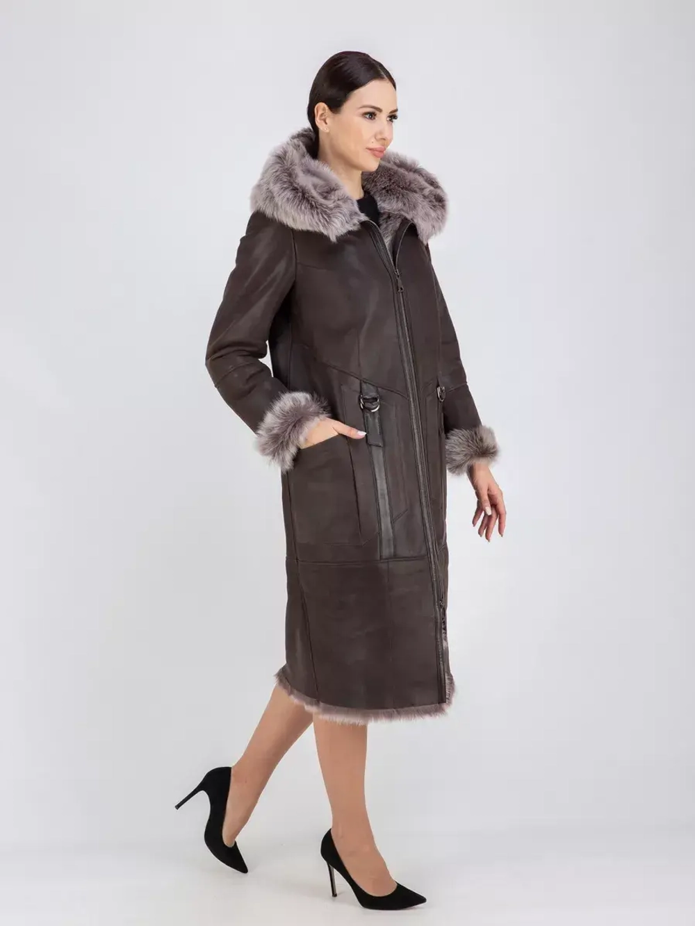 Дубленка зимняя с капюшоном натуральная