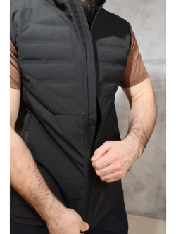 Легкий жилет без капюшона с водоотталкивающим материалом