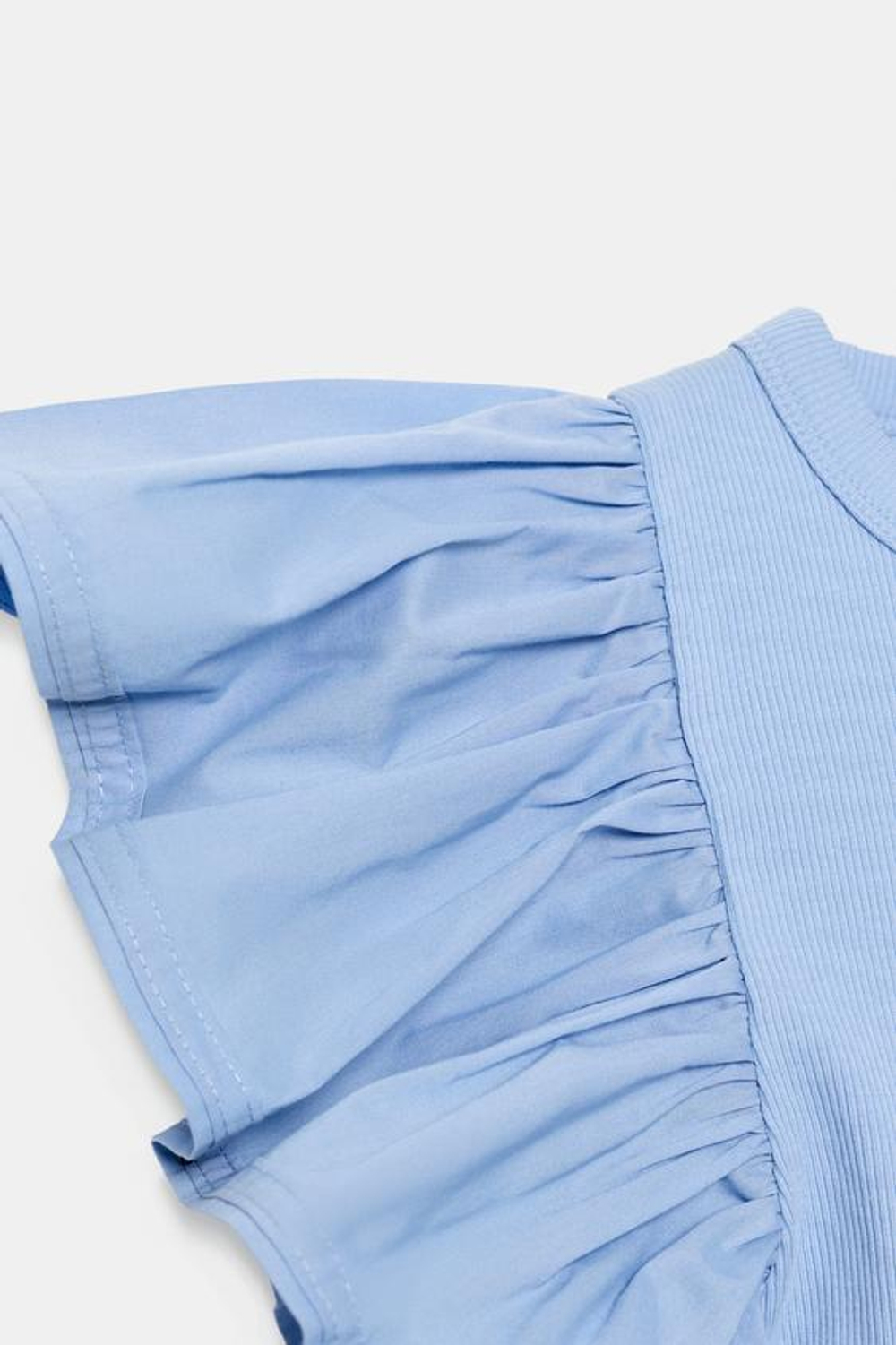 ZARA ФУТБОЛКА В РУБЧИК С ВОЛАНАМИ, ВЫЦВЕТШИЙ СИНИЙ
