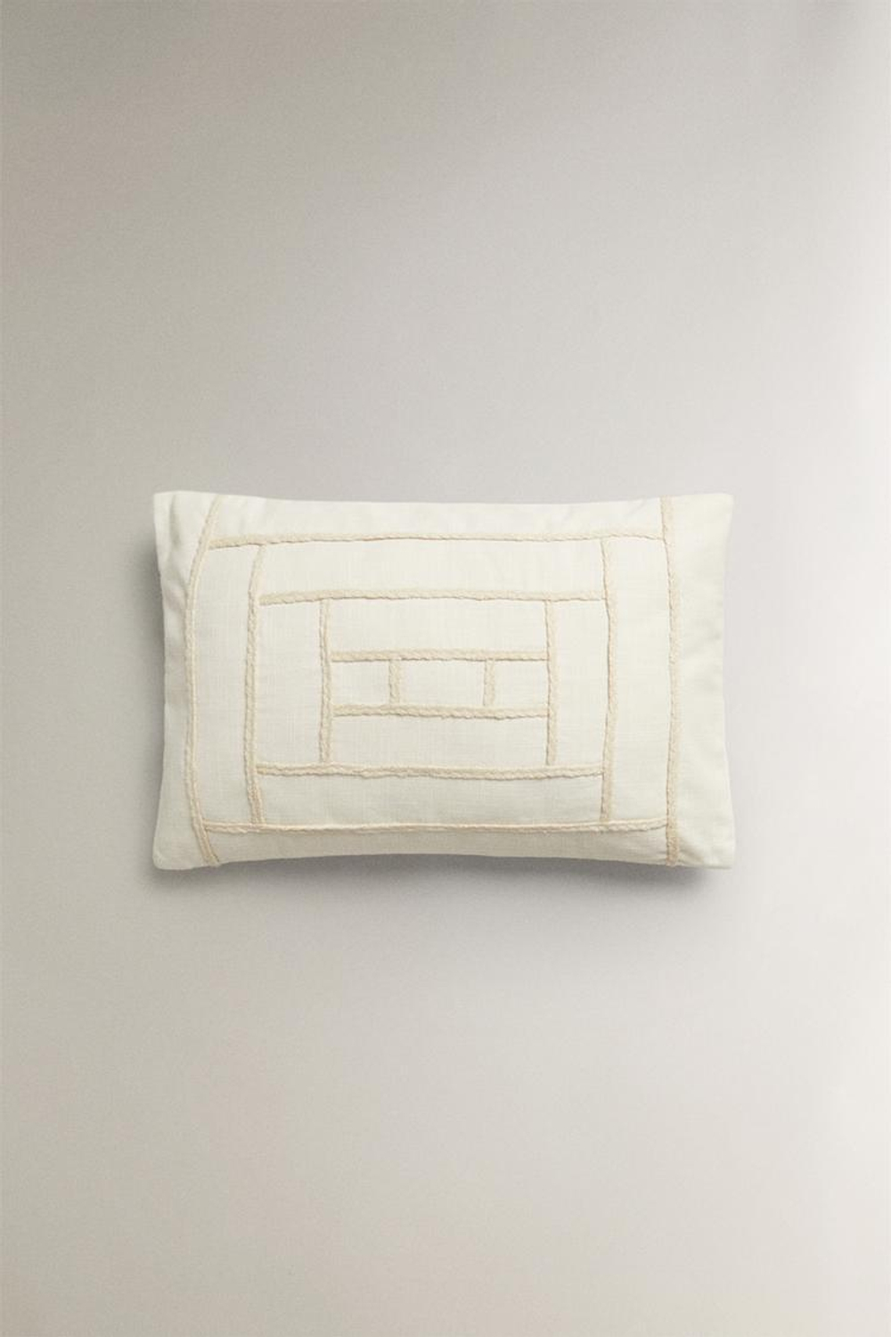 ZARA HOME ЧЕХОЛ ДЛЯ ДЕКОРАТИВНОЙ ПОДУШКИ С КОНТРАСТНЫМИ ДЕТАЛЯМИ, СВЕТЛО-БЕЖЕВЫЙ