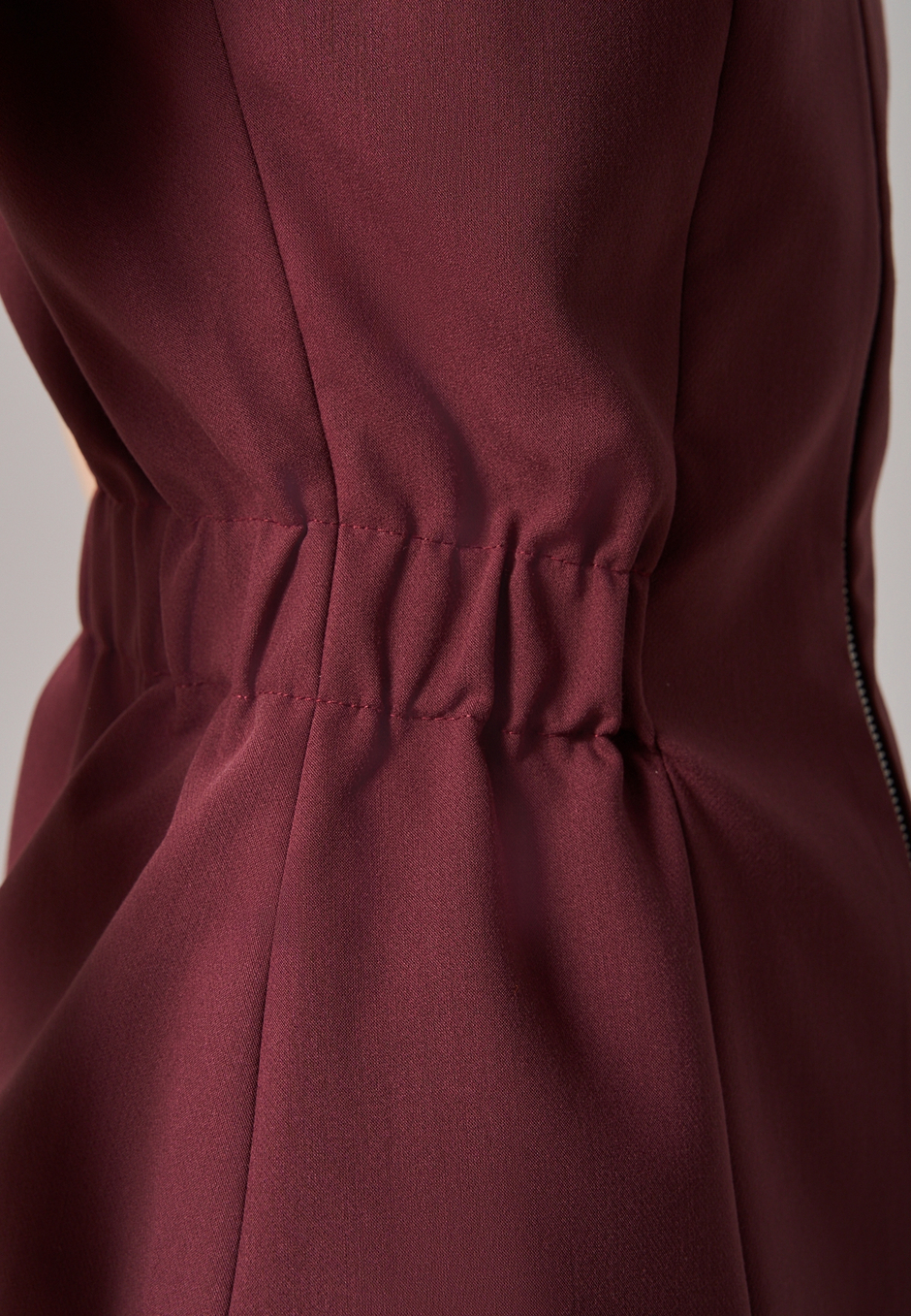 Жилет на молнии бордовый