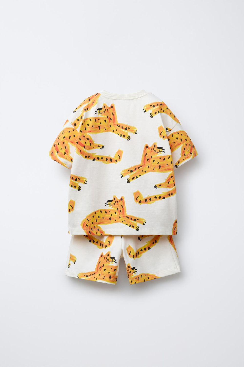 ZARA КОМПЛЕКТ ИЗ ФУТБОЛКИ И ШОРТОВ С ПРИНТОМ, ЭКРЮ