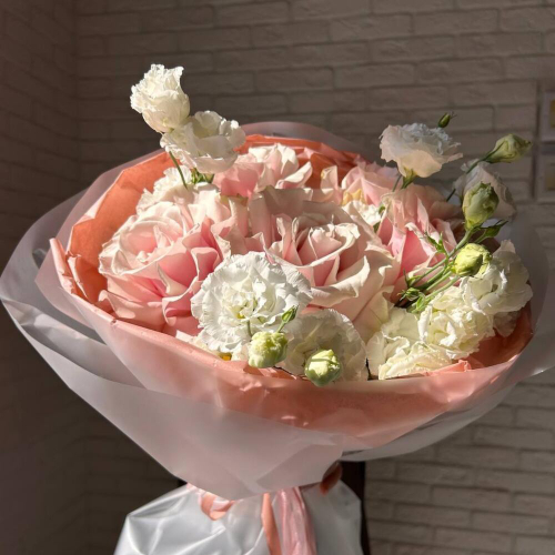 Букет девушке - "Пышка малышка", французская роза, эустома