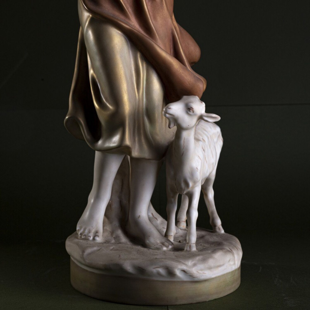 Фарфоровая мануфактура Royal Dux «Девушка с кувшином»