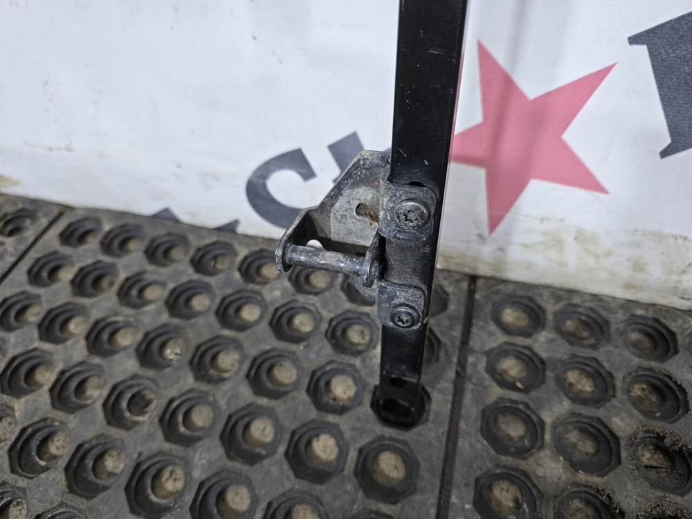 Рама вещевого отделения