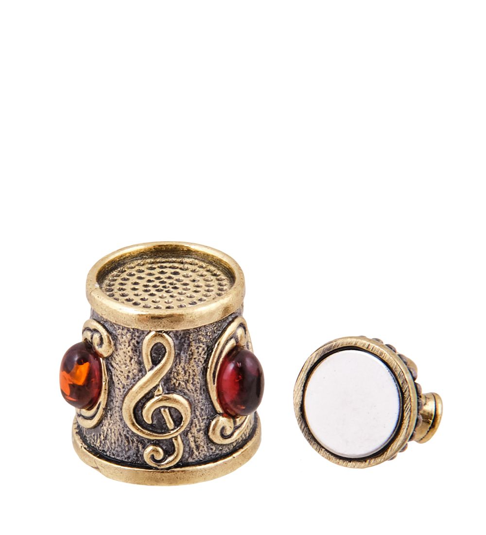 AM-3813 Наперсток «Саксофон» (латунь, янтарь)