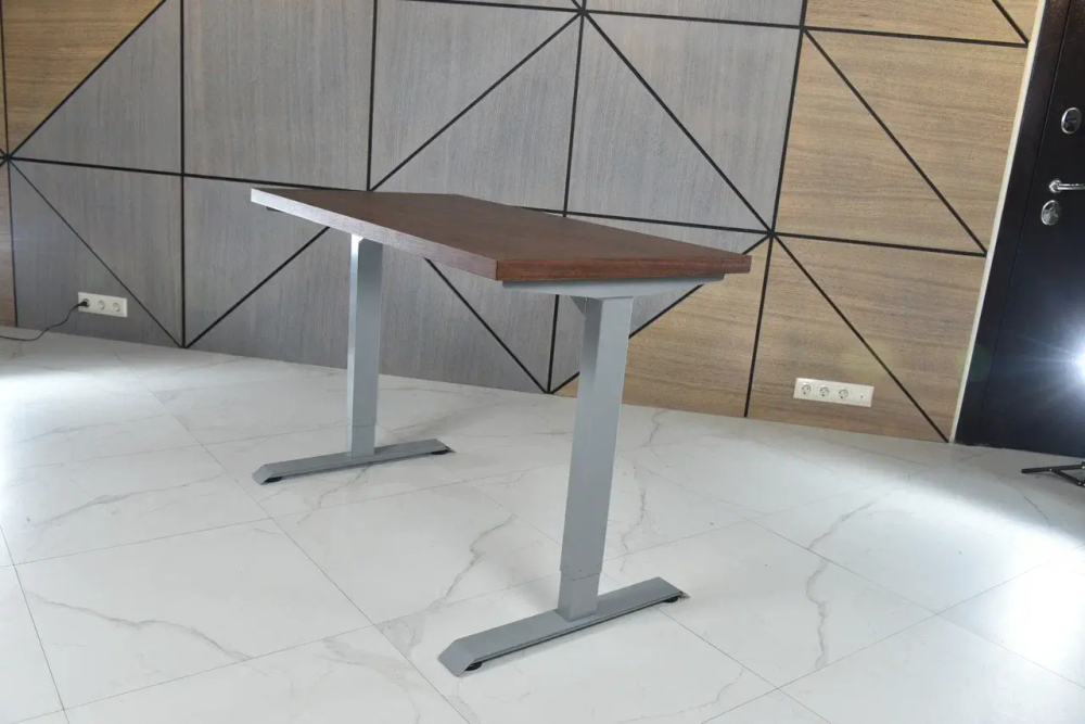 Регулируемый компьютерный стол Bazalt с регулировкой по высоте — столешница МДФ Американский орех