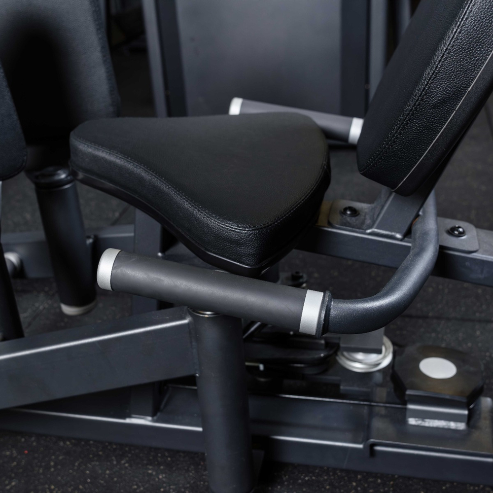 U3021D (E5089) Сведение/Разведение ног сидя. Стек 95 кг