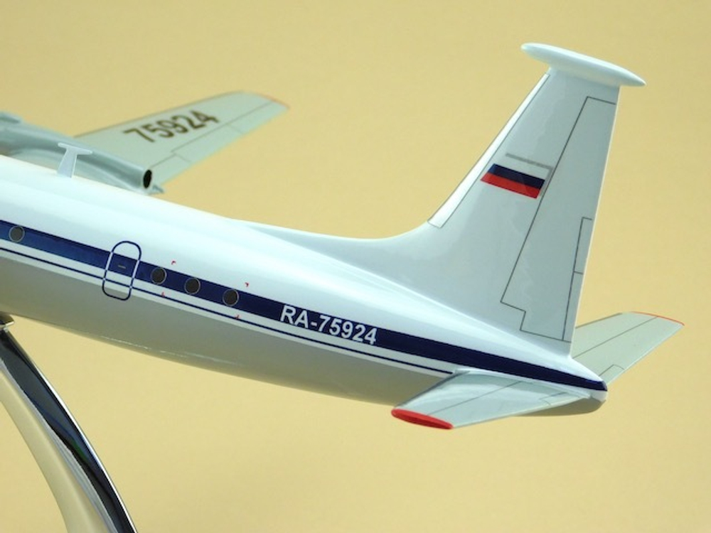 Модель самолёта Ил-22 (М1:100 ВВС России с антеннами)