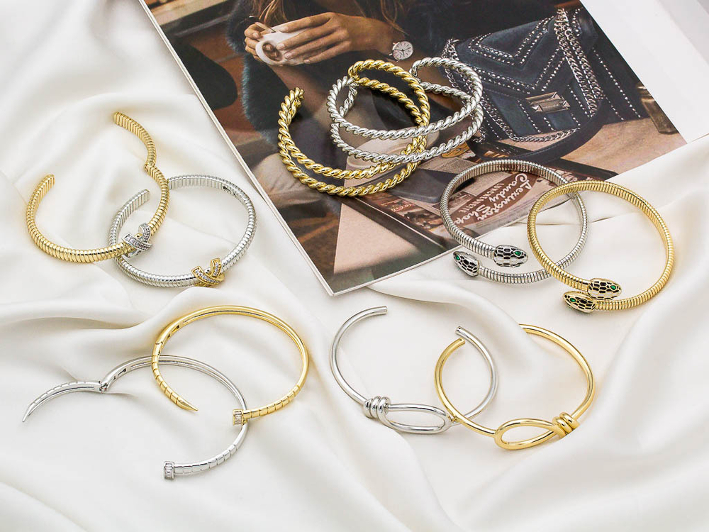 Браслет "Serpenti" с эмалью и стразами