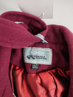 Пальто ягодного цвета 42 размер