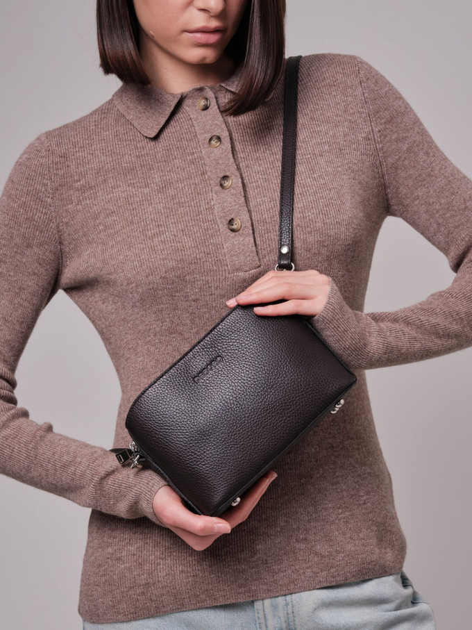 Сумка кожаная на плечо кросс-боди темно-коричневая