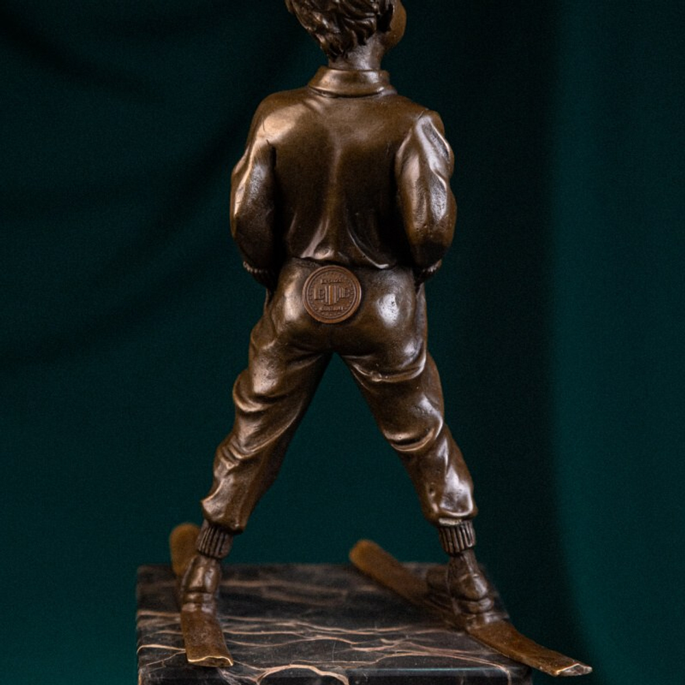 Кабинетная скульптура в Стиле Ар-Деко «Юный лыжник»