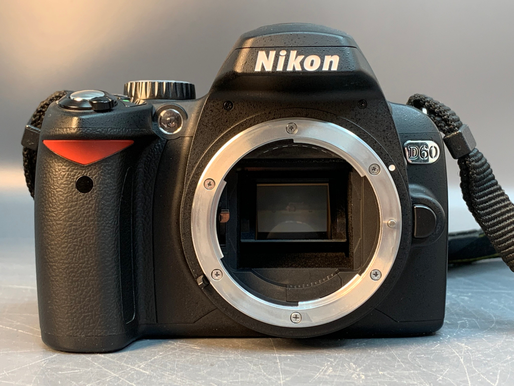Nikon D60 body, 4000 кадров пробега