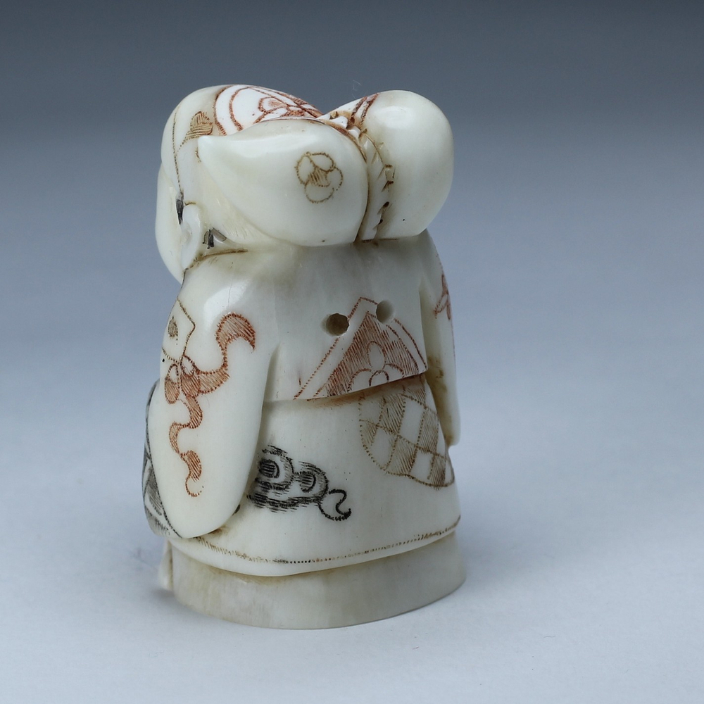 Нэцкэ Ребенок с тыквой горлянкой и табличкой "счастья"