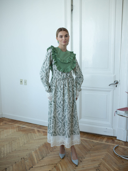 Платье с кружевом длинное