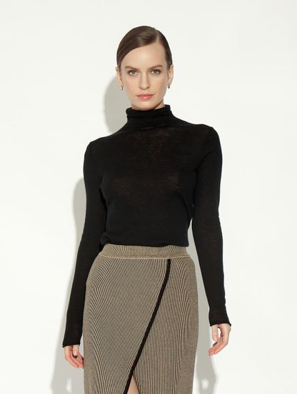 Женский свитер черного цвета из 100% шерсти - фото 2