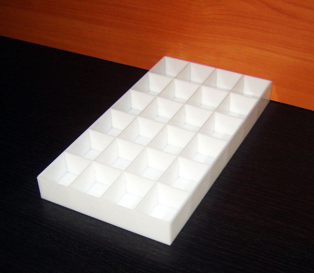 Короб 24 ячейки 40х50х30 для колец молочн