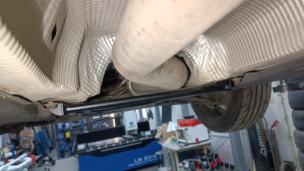 Распорка передняя нижняя 4-х точечная Volkswagen Passat B8 и Skoda Superb 3 III (ПОД ЗАКАЗ)