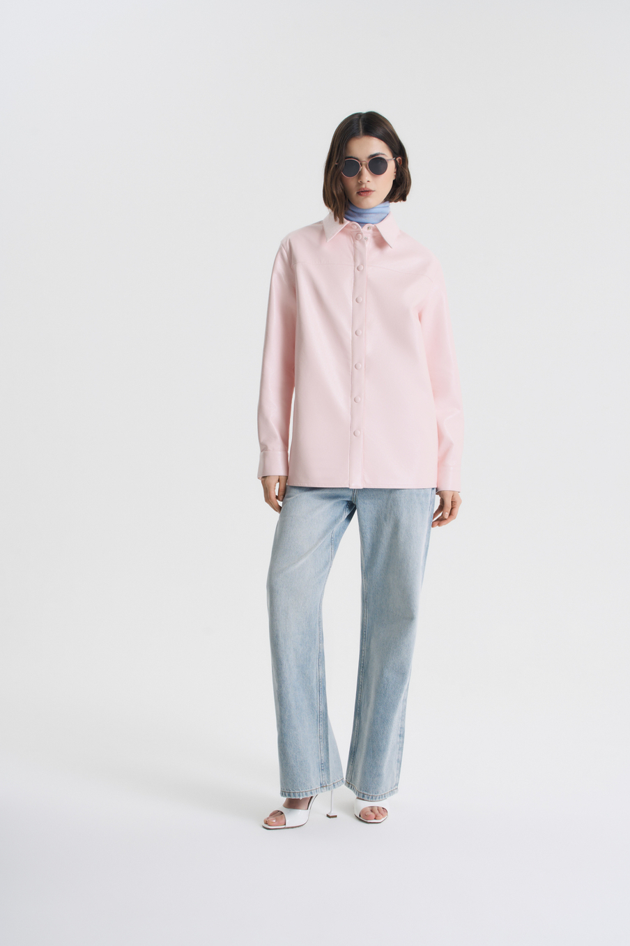 Рубашка из розовой экокожи