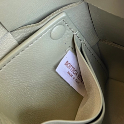 Bottega Veneta Cassette Pouch On Strap 22 cm