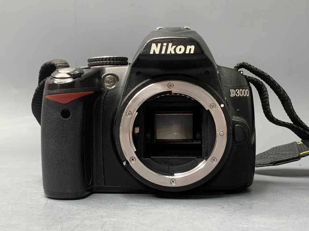 Nikon D3000 Kit 18-55mm