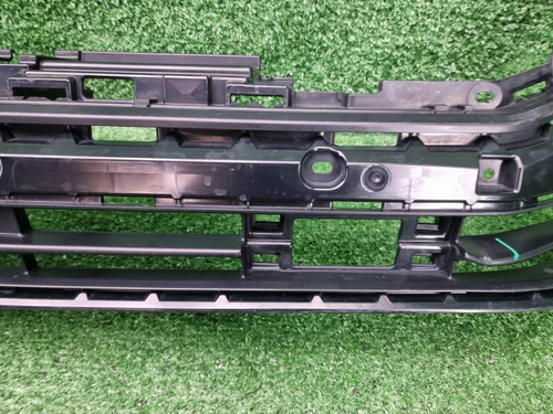 Решетка переднего бампера Land Cruiser 300 (21-нв)