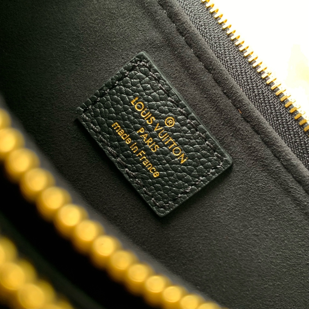 Louis Vuitton Liv Pochette