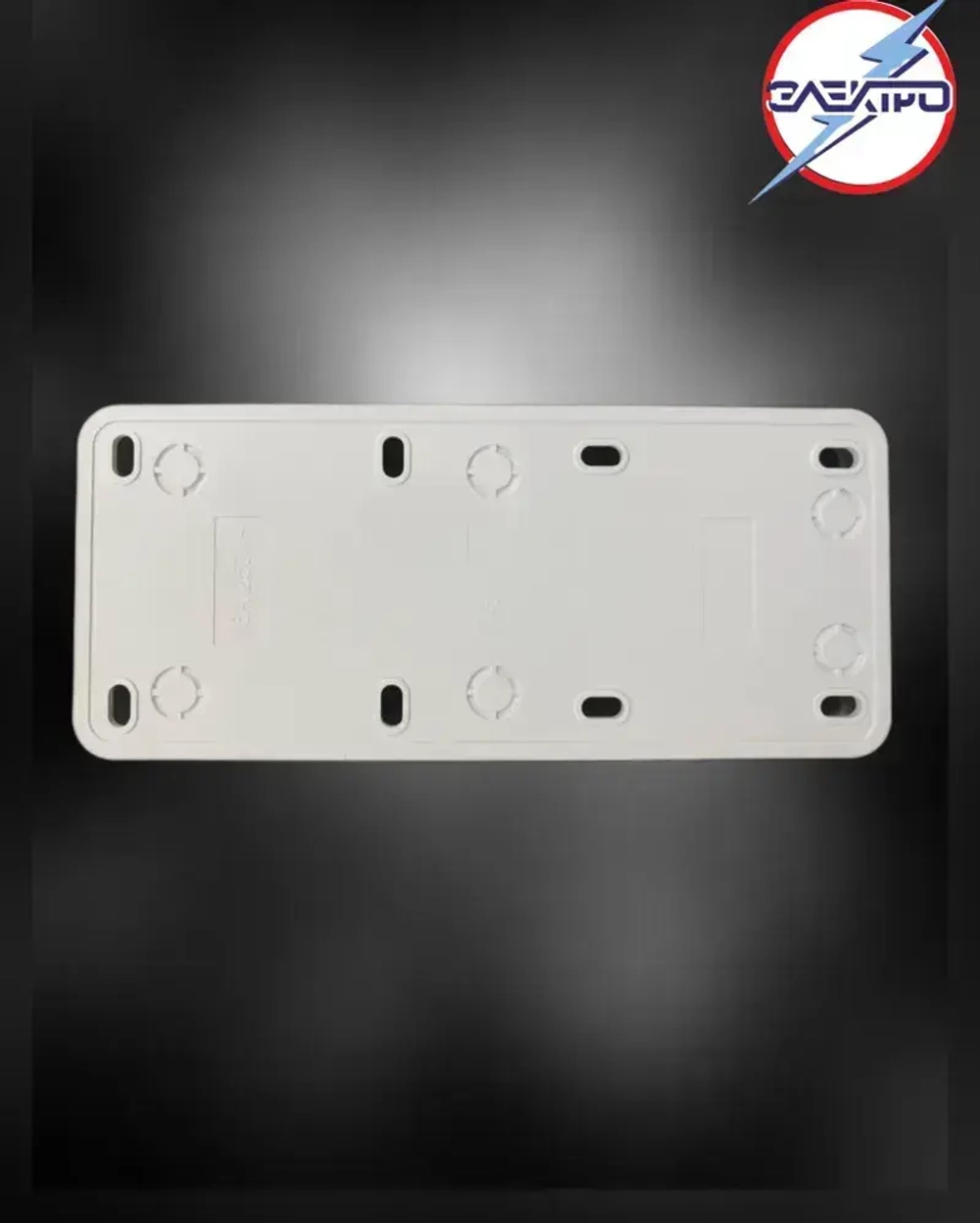 Розетка четверная накладная с заземлением, белый