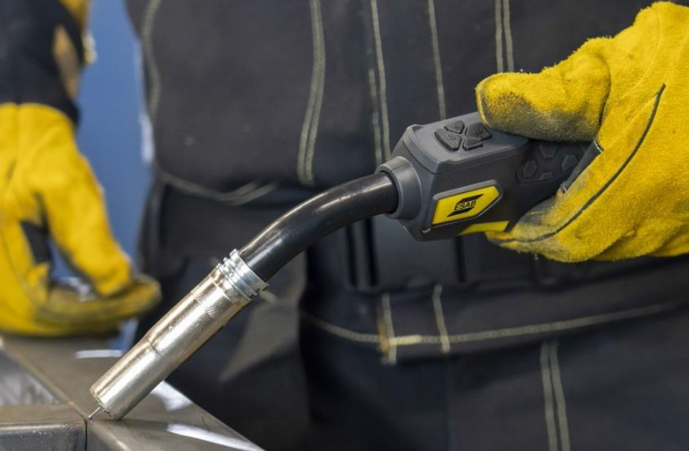 Cварочный полуавтомат Rustler EM 350C PRO Synergic, горелка Exeor 315, 4 м, ящик для инструментов