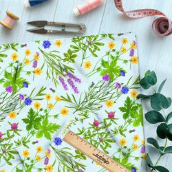 Ткань шелк Армани полевые цветы и сочная зелень на голубом фоне