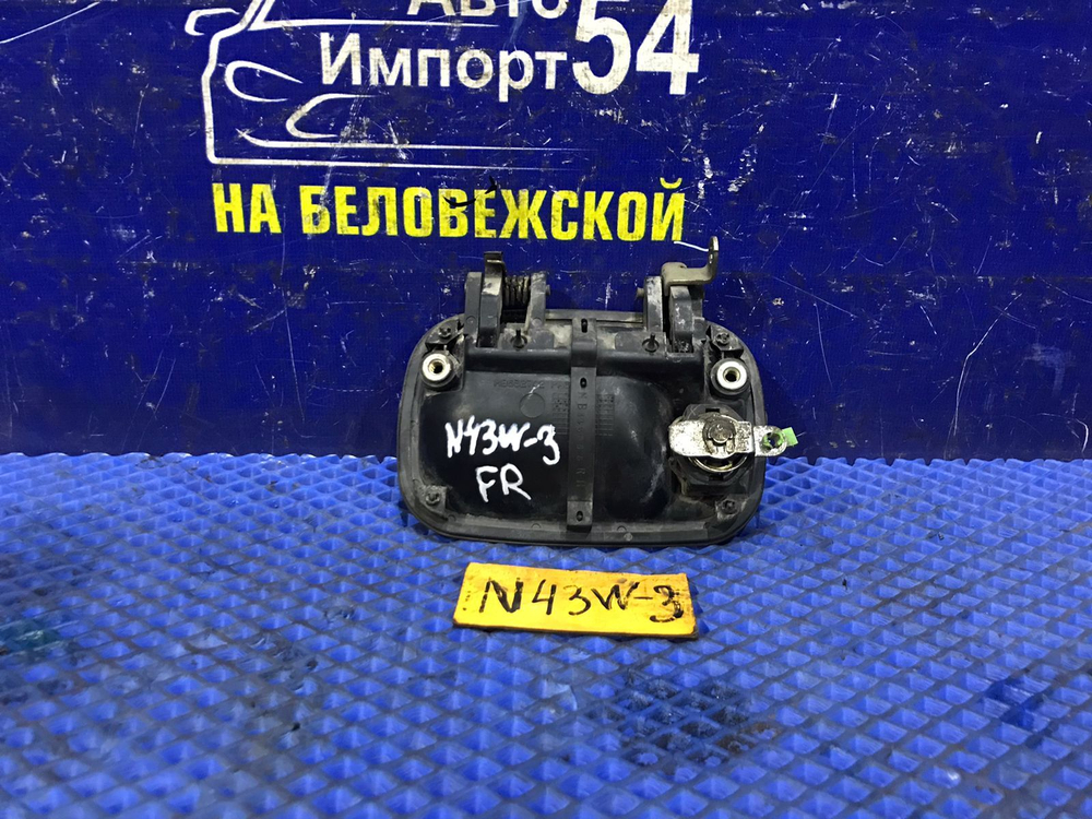 Ручка двери передней правой внешняя MITSUBISHI CHARIOT 1994