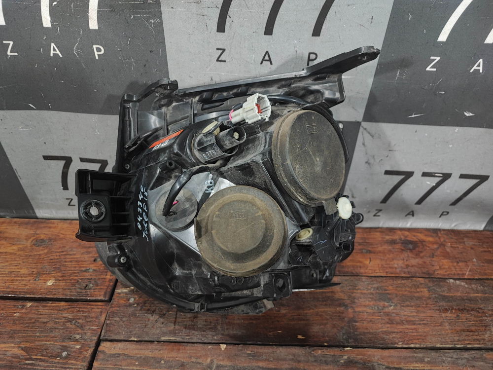 Фара правая Nissan Juke (YF15) 14-19 Б/У Оригинал FAAN2810000UK