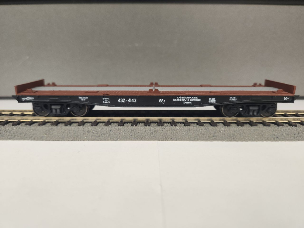 Платформа 13-401 СССР для перевозки контейнеров в масштабе 1:87