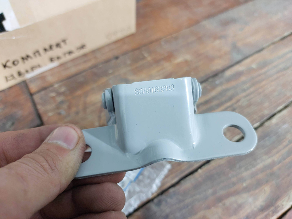 Петли багажника комплект Geely Monjaro 21-нв Новые Оригинал 5062045600C15