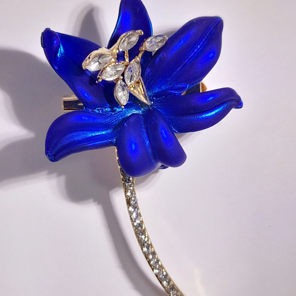 Брошь "Лилия со стеблем синяя"
