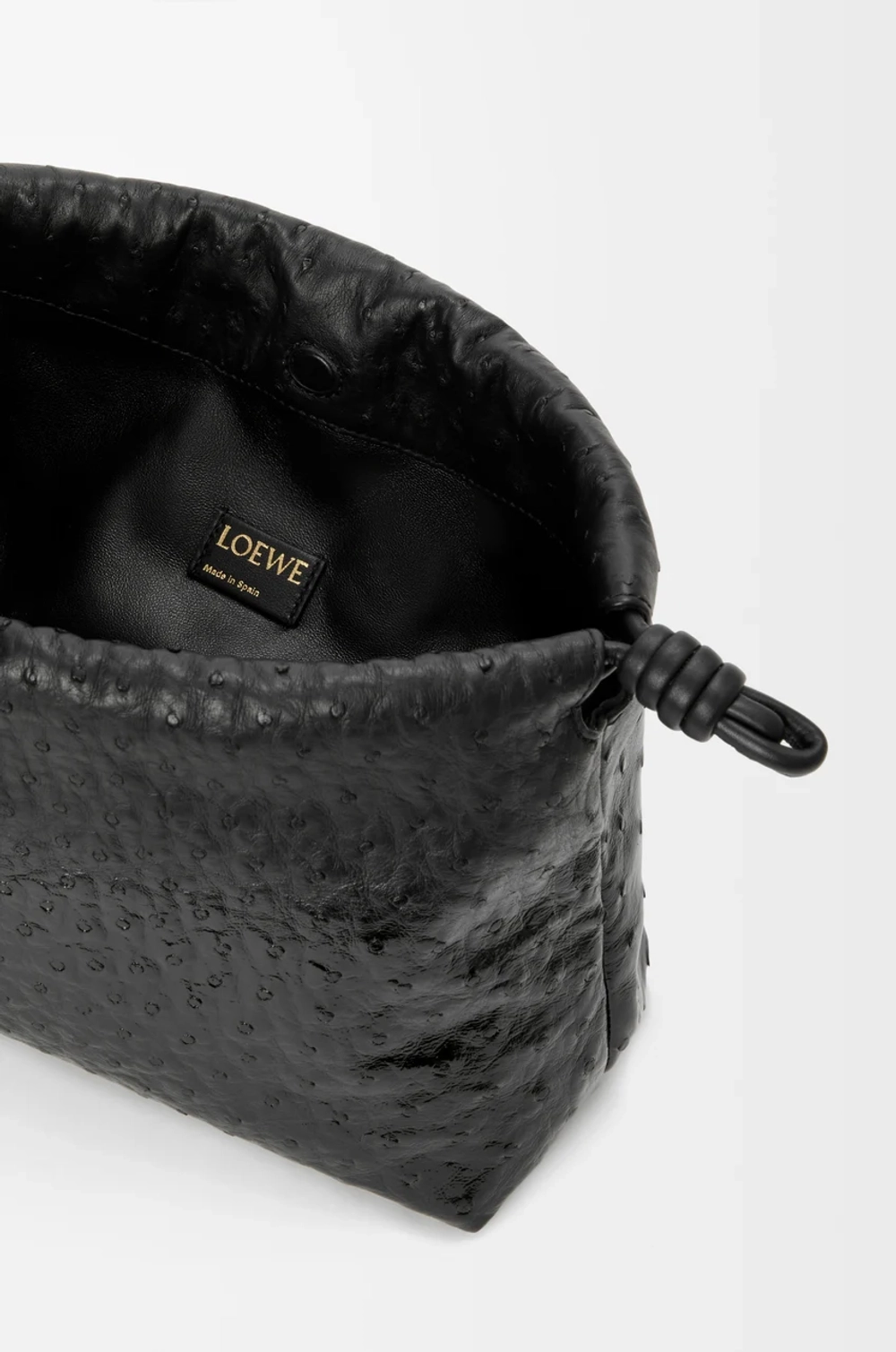 Loewe Сумка Flamenco среднего размера из лакированной кожи страуса с градиентным переходом цвета, черный