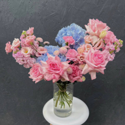 Авторский букет «Я подарю тебе звезду!»: воздушная гортензия, роза Пинк Охара, кружевной лизиантус, стойкий диантус, хризантема Сантини, ароматная маттиола/ Цветы/ букет от RoseMarkt