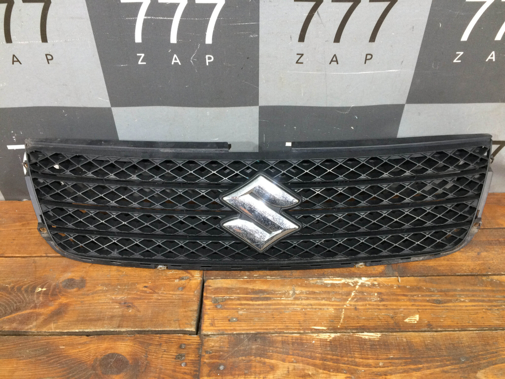 Решетка радиатора Suzuki Grand Vitara 2 (JT) 08-12 Б/У Оригинал 7174365J0