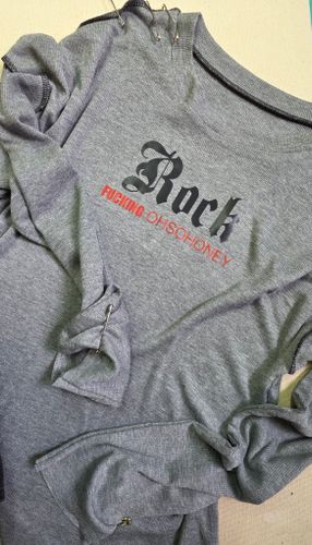Rock Лонгслив с булавками серый
